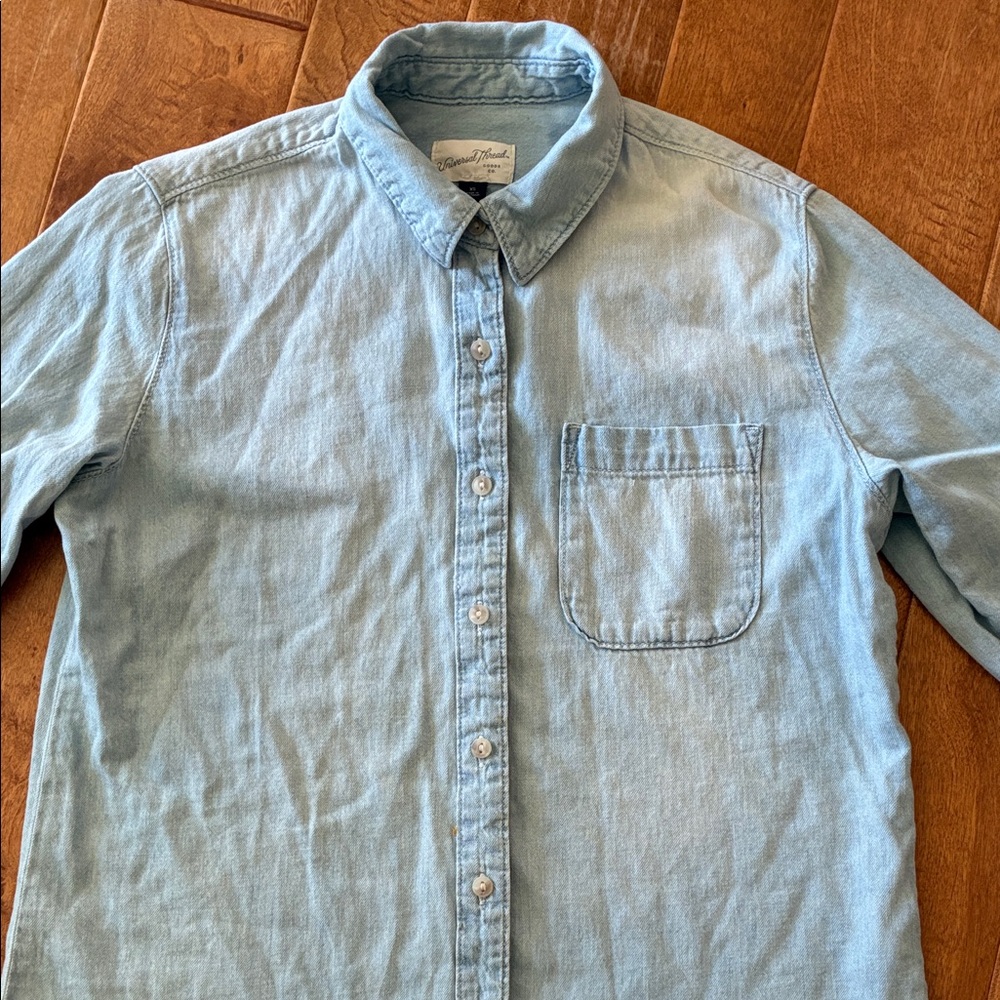 Universal Thread Light Blue Casual Button Down Shirt